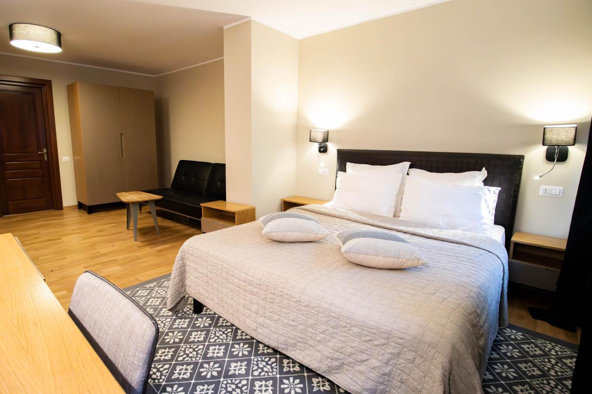 Hotel Ottimo Braşov Esterno foto