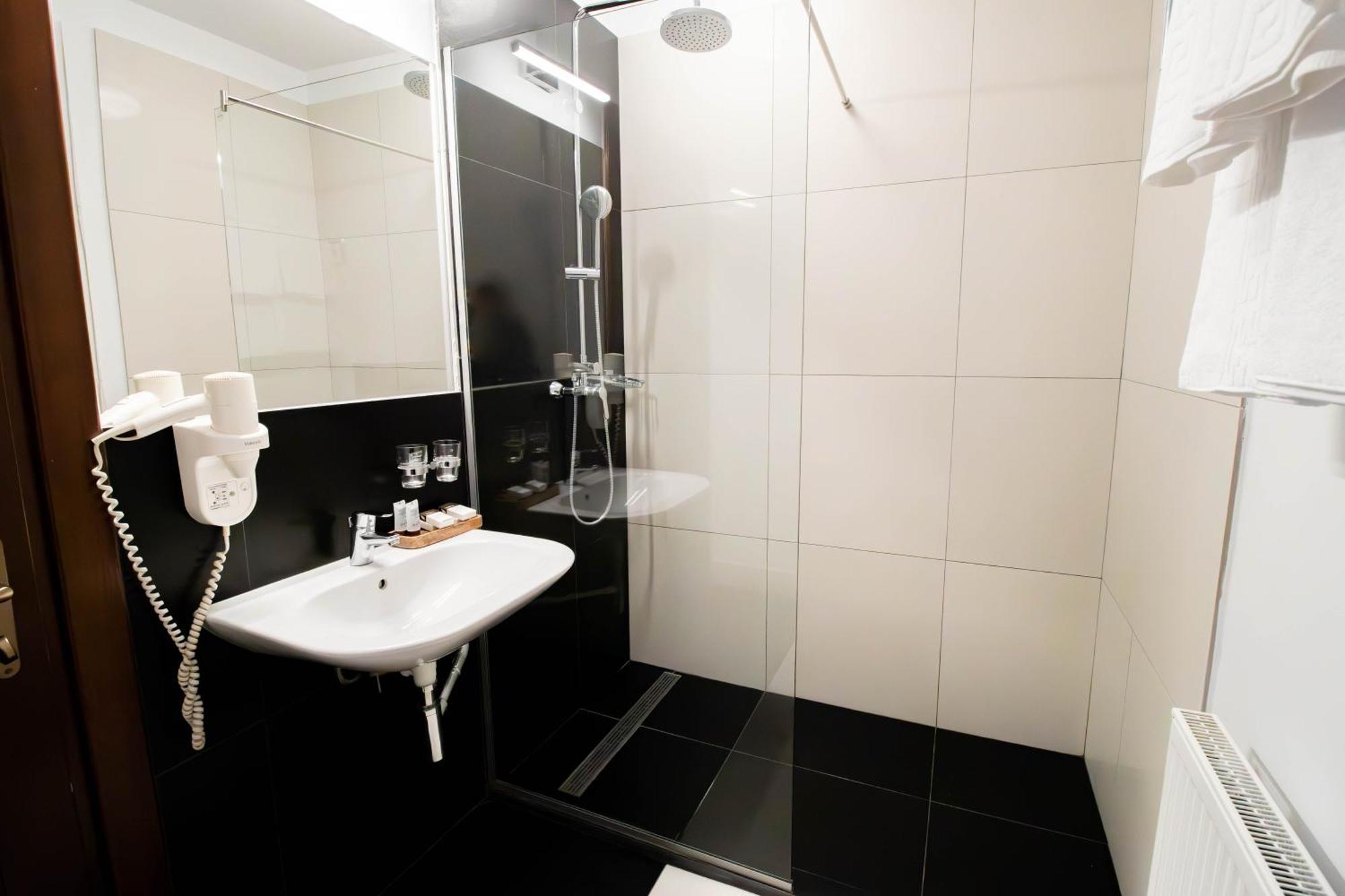 Hotel Ottimo Braşov Esterno foto